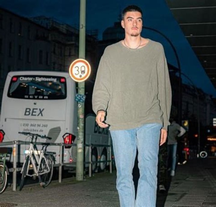 Exploring Zach Edey's Towering Height