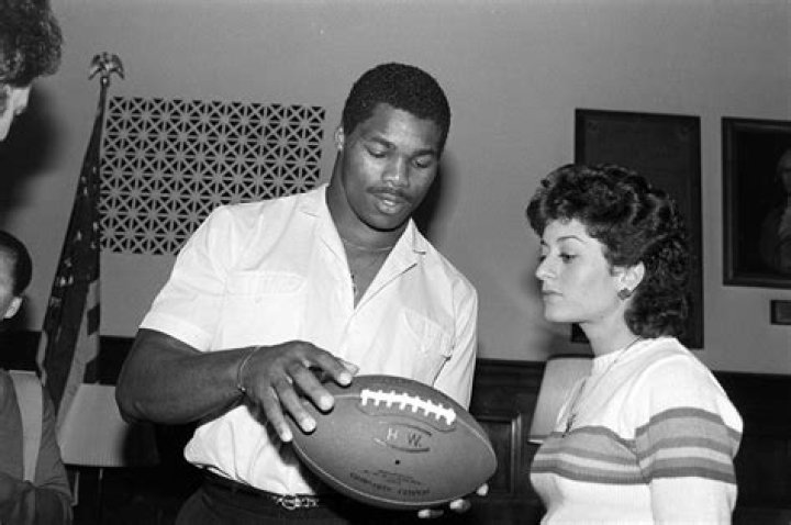 Herschel Walker Vs. Cindy DeAngelis Grossman